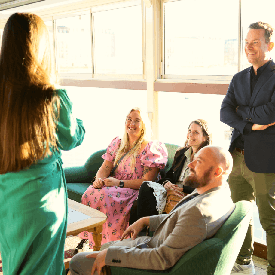 EXPERTISE & COMMUNITY